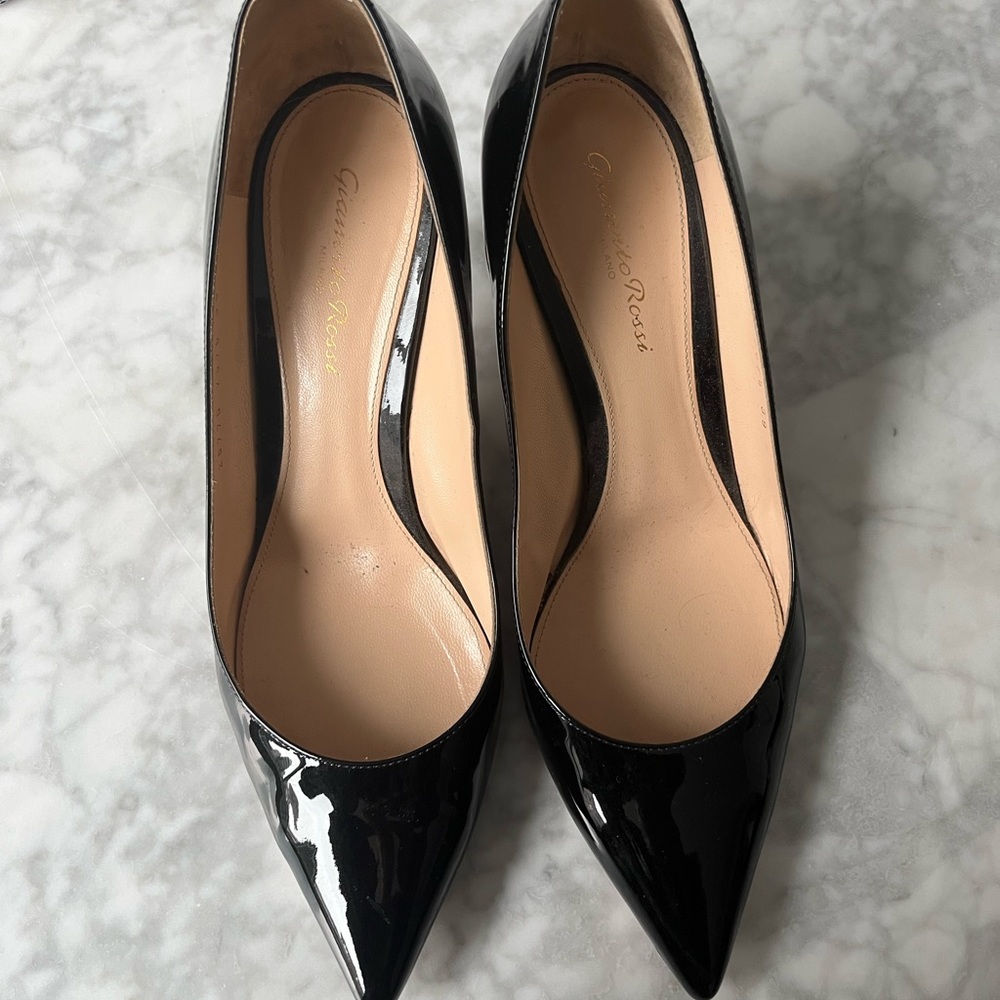 Gianvito Rossi 70 Black Patent Leather Pumps